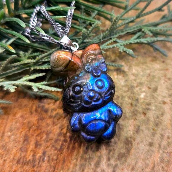 Adorable Nature Labradorite Carved Flashy Rabbit With Flower Pendant Necklace - Picture 2 of 10